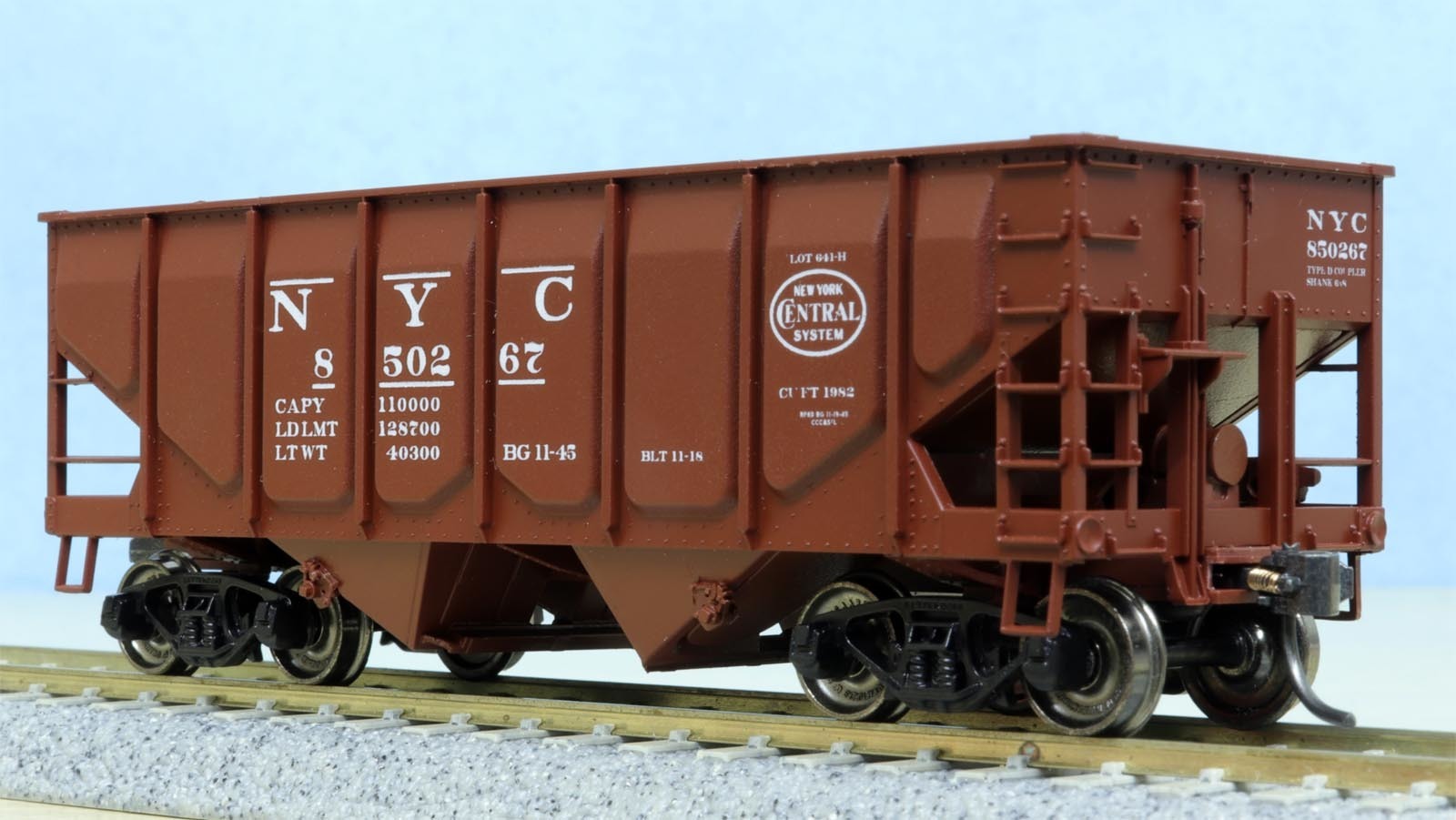ACCURAIL 28011 NEW YORK CENTRAL 55-Ton Panel-Side Twin Hopper  KIT HO Scale 